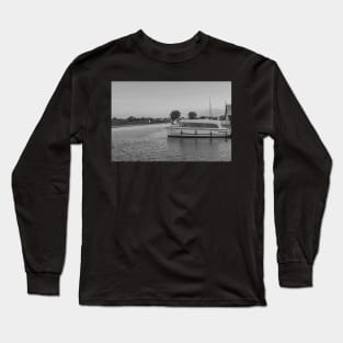 A view down the River Thurne in Potter Heigham, Norfolk Long Sleeve T-Shirt